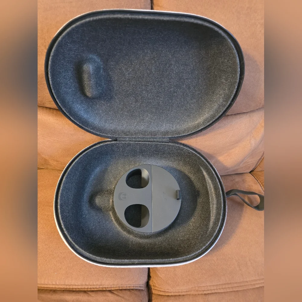 Meta Quest Carrying Case — Works with Meta Quest 3/3S Excellent Condition